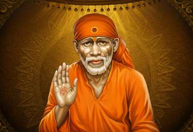 Pilgrims offering prayers at Shirdi Sai Baba Temple during the Spiritual India Tour by Excellent Trip – 2N/3D Shirdi Shani Shingnapur Darshan