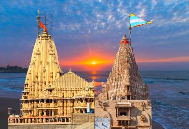 Pilgrims at Dwarka Temple during Spiritual India Tour with Excellent Trip - Dwarka, Somnath & Gir Pilgrimage Tour (5N/6D)